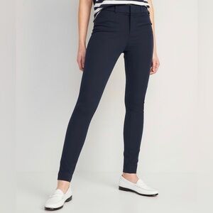NWT! Navy High-Waisted Pixie Skinny Pants for Women - Size 6 🔹